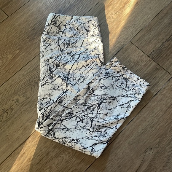 Marika Sport white marbled capri leggings - Picture 9 of 10